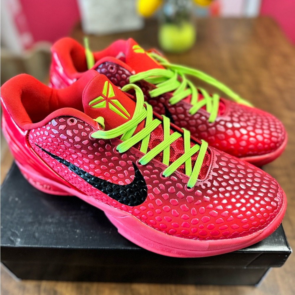 Nike Kobe Reverse Grinch